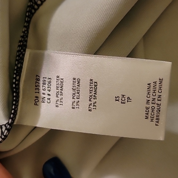 NWT: umbro Girls Zipper Hoodie - Picture 9 of 12